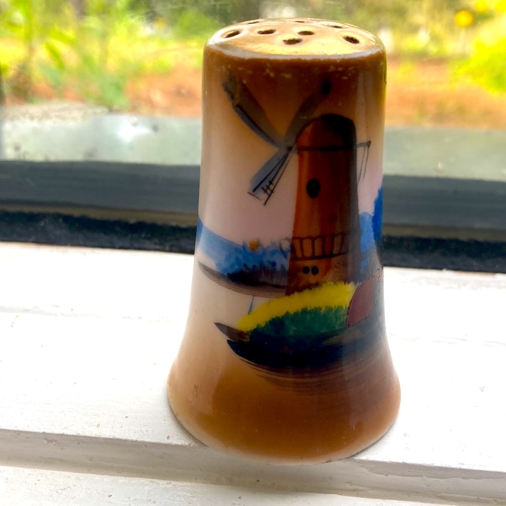 Hand-Painted Brown Ceramic Art Piece salt shaker. Made in Japan. 1940s vintage - Picture 4 of 7